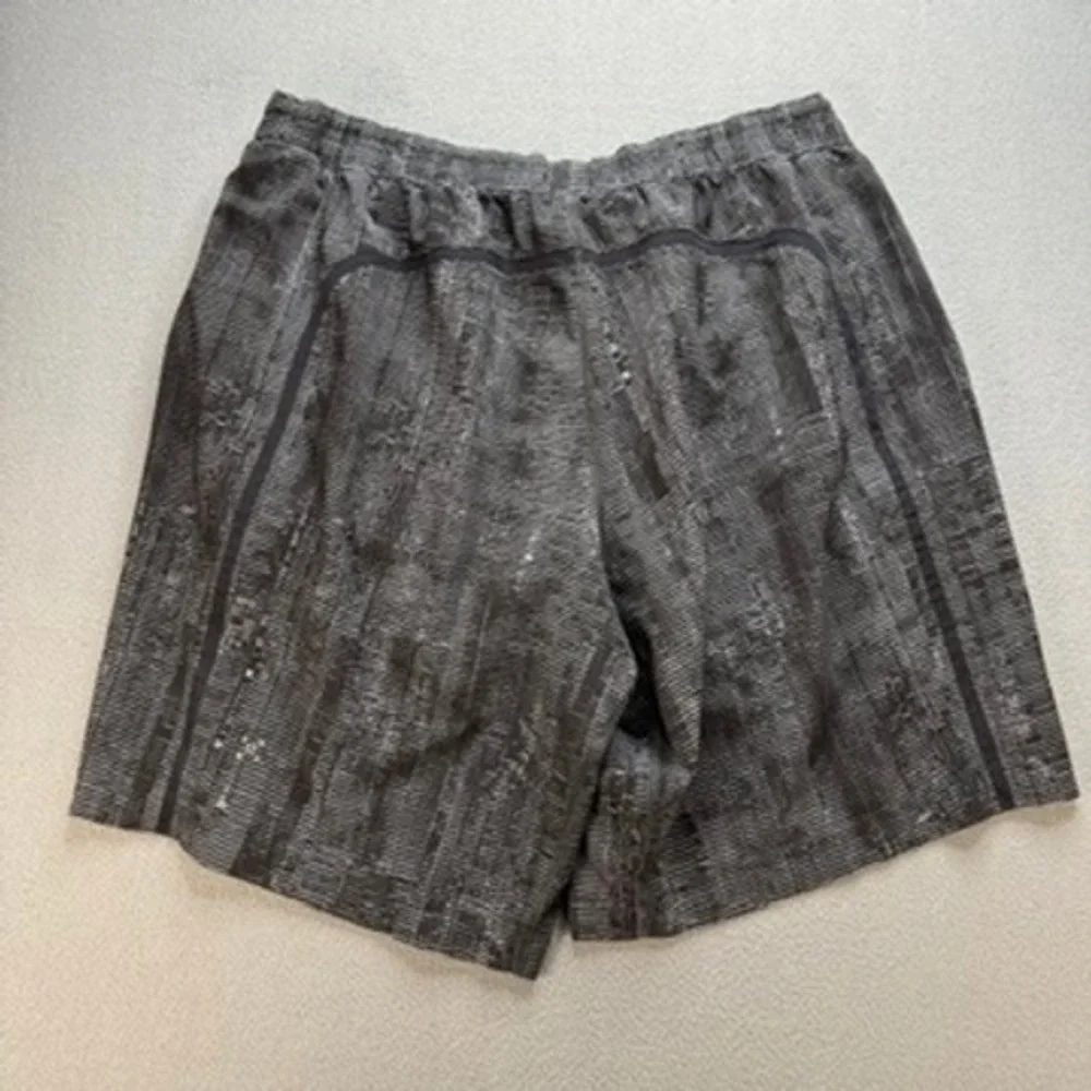 Lululemon Athletic Shorts Pace Breaker Regular XL Black Grey Glitch Print Lined - Picture 8 of 9
